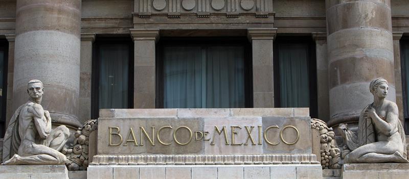  The Bank of Mexico maintains the interest rate at 7%