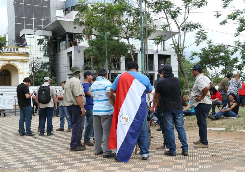  The Paraguayan state electricity union sees "inflated" the cost of the increase in staff