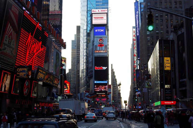  Toshiba will remove its Times Square logo in New York for cuts